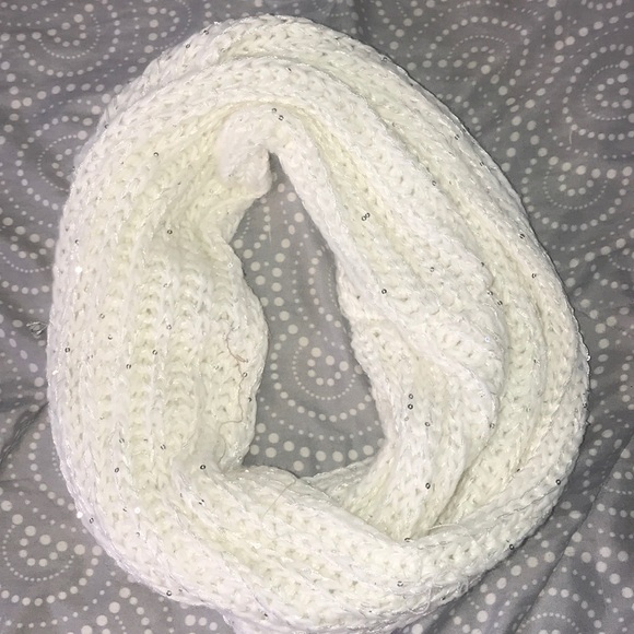 Accessories - Scarf Accessories - Scarf